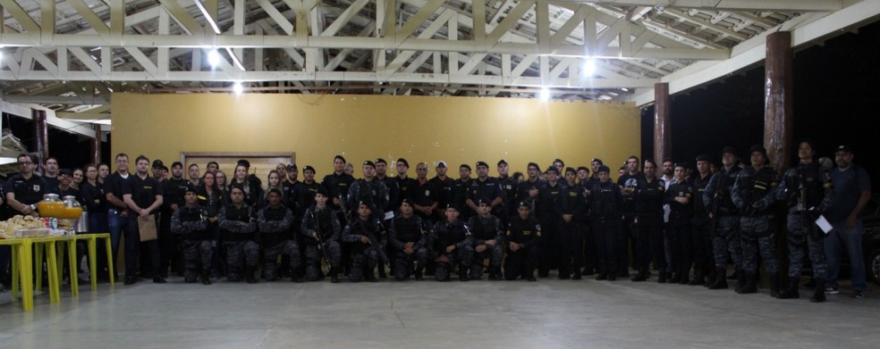 Mais de 100 policiais participaram da operação em Espigão — Foto: PM/Divulgação