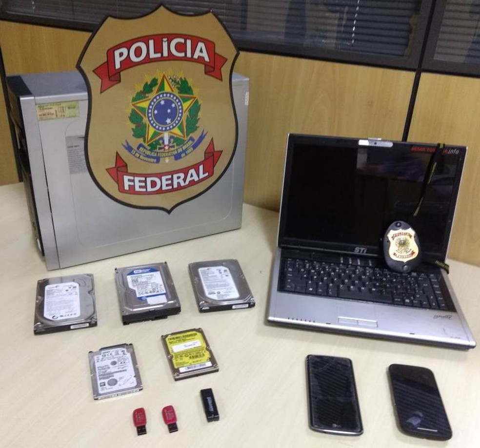Material apreendido durante a operação será encaminhado à perícia (Foto: Divulgação / Polícia Federal)