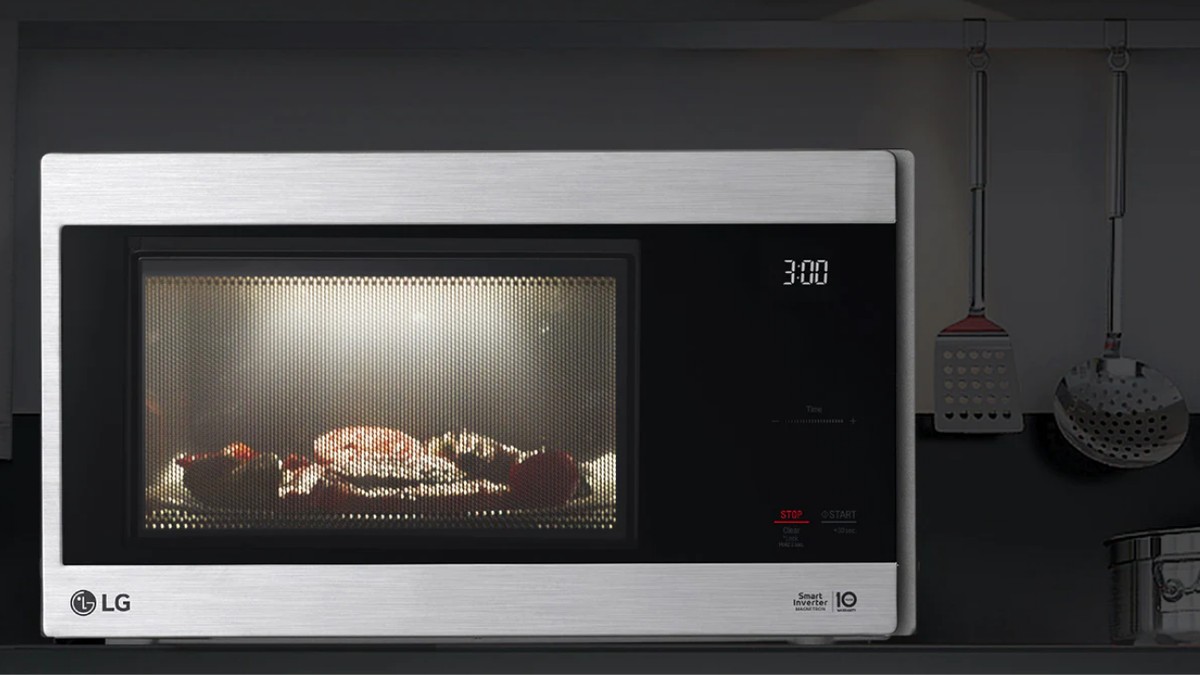 Smart microwave: discover the main functions | Your Home More Tech