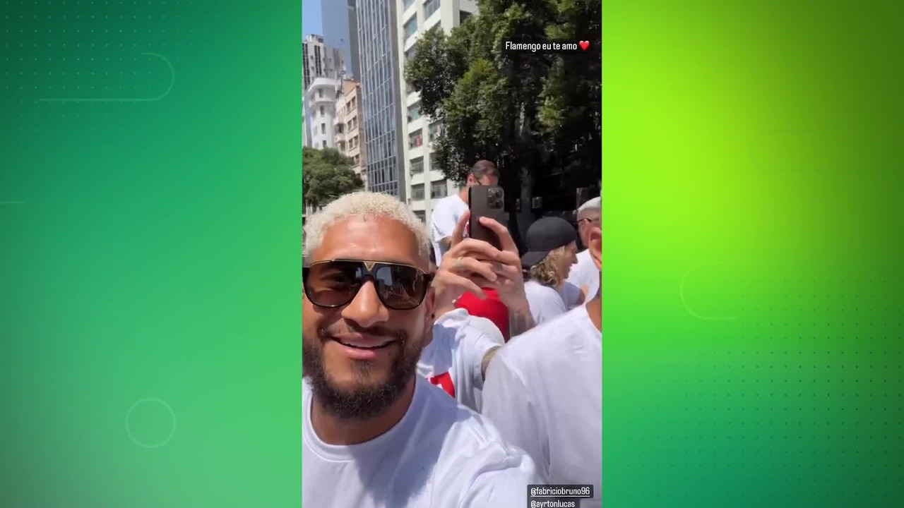 Jogadores do Flamengo postam nas redes sociais comemoração com a torcida no Rio de Janeiro