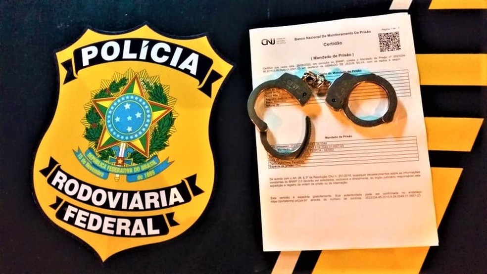 Foragido da Justiça por homicídio, homem é preso na BR-135 — Foto: Divulgação/PRF