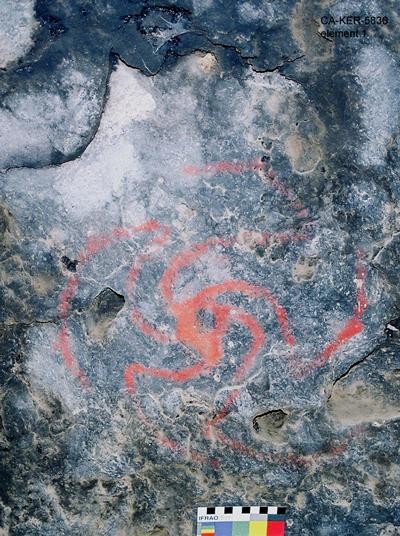 Flor alucinógena registrada em arte rupestre  (Foto: Rick Bury)