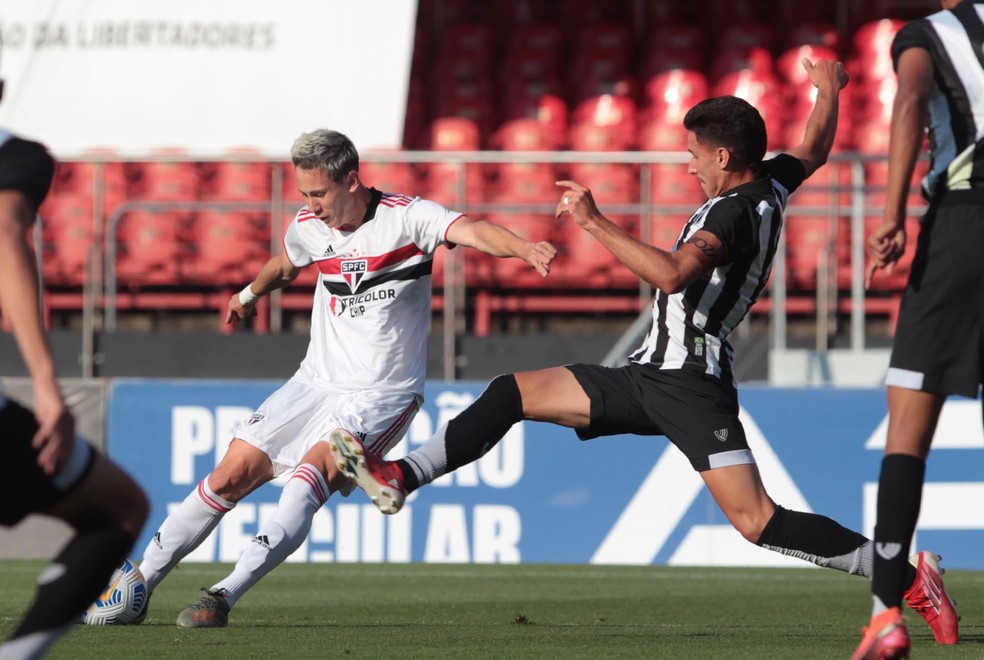 Patryck é uma das joias do São Paulo — Foto: Rubens Chiri/saopaulofc.net