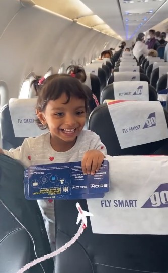 Vídeo mostra menina animada ao voar pela primeira vez com o pai como piloto (Foto: Reprodução/Instagram/Shanaya Motihar)