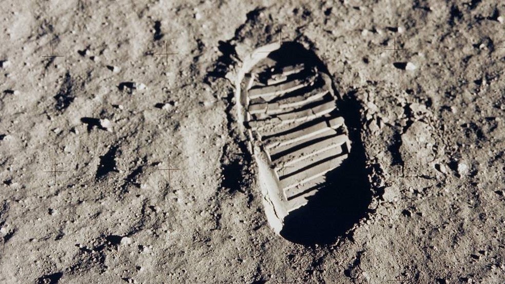 Marca de um dos primeiros passos na Lua, deixada por Buzz Aldrin — Foto: Nasa