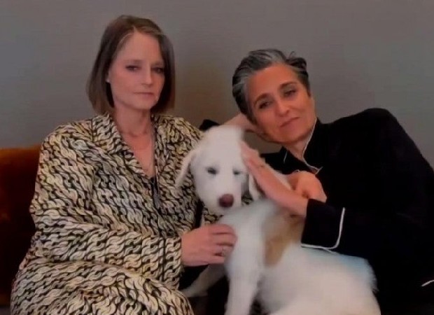 Jodie Foster com seu cachorro  (Foto: reprodução Instagram )