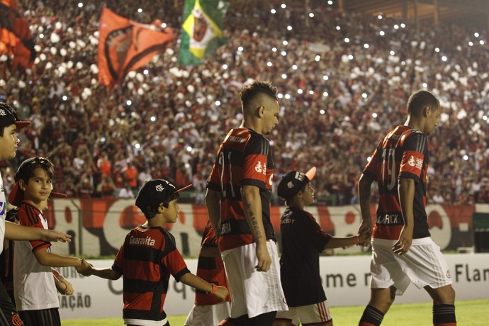 Em giro pelo Brasil, Flamengo mobiliza torcida, mas decepciona no campo
