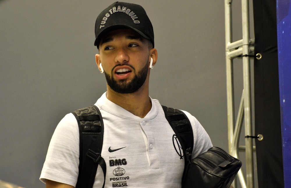 Clayson permanece nos planos de Tiago Nunes, mas Corinthians ainda vê chance de negociá-lo
