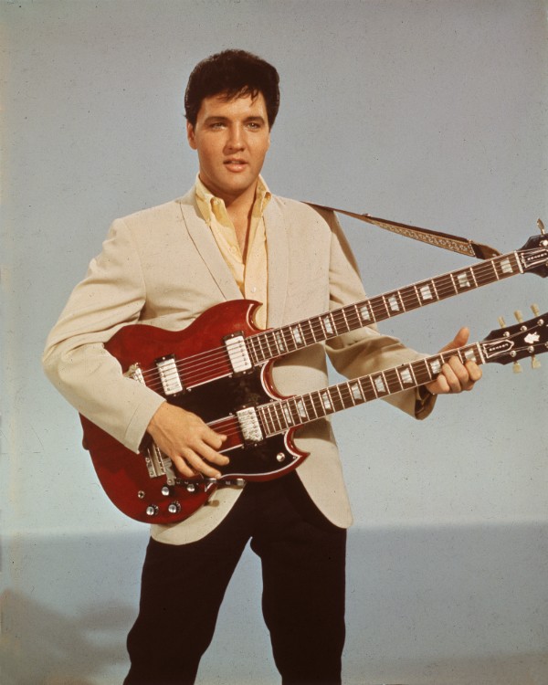 Caso Elvis tenha realmente morrido (há controvérsias), afirmam que a causa foi uma overdose de medicamentos prescritos por um médicos.  (Foto: Getty Images)