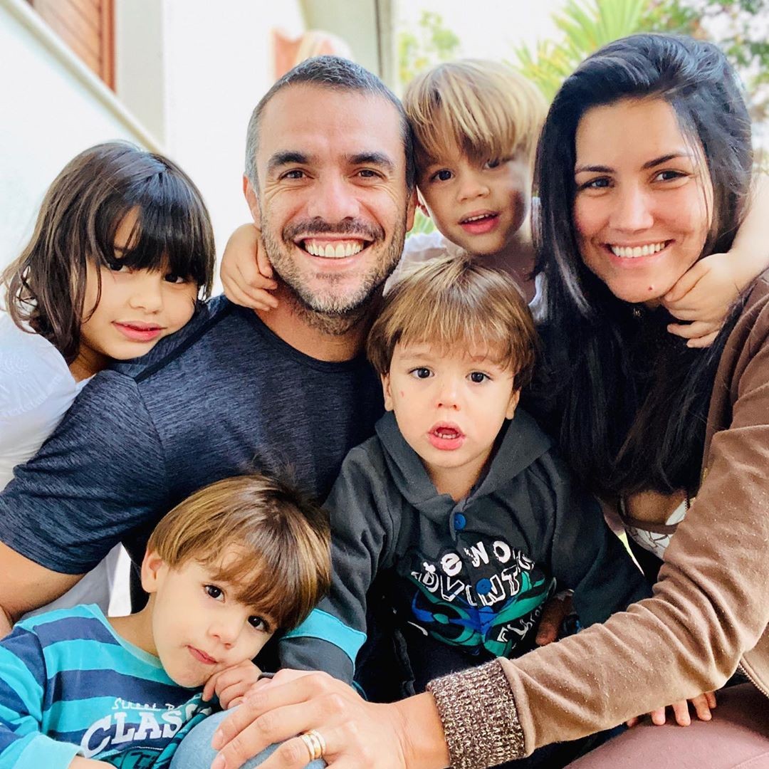 Daniel Saulo e Mariana Felício vão construir uma casa para viver com os quatro filhos (Foto: Reprodução/Instagram)