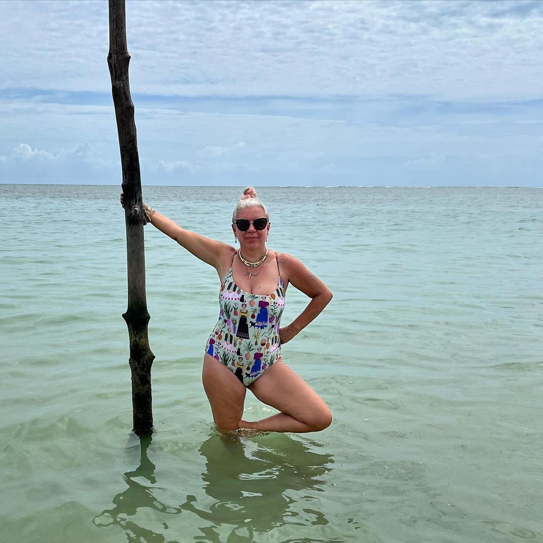 Astrid Fontenelle posa de biquíni em novo álbum de fotos na Bahia ao lado da família (Foto: Reprodução / Instagram)