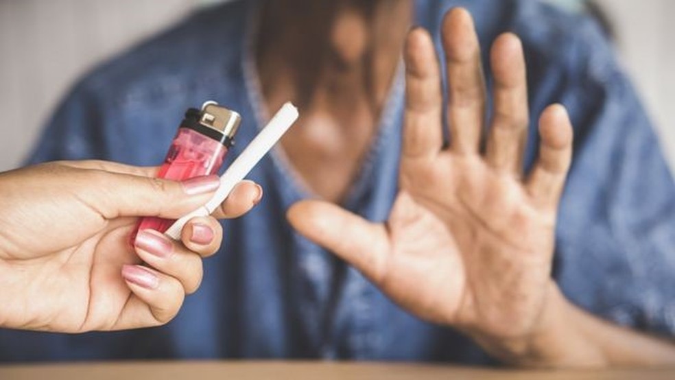 'Não estamos dizendo: 'Então não se preocupe se você é fumante, contanto que não seja sedentário', ressalva a especialista de Harvard — Foto: Getty Images via BBC