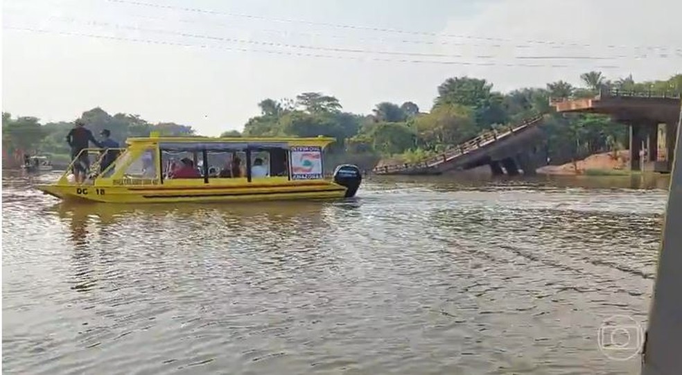 Eleitores ter&atilde;o transporte gratuito para atravessar rio onde ponte desabou  no AM | Elei&ccedil;&otilde;es 2022 no Amazonas | G1