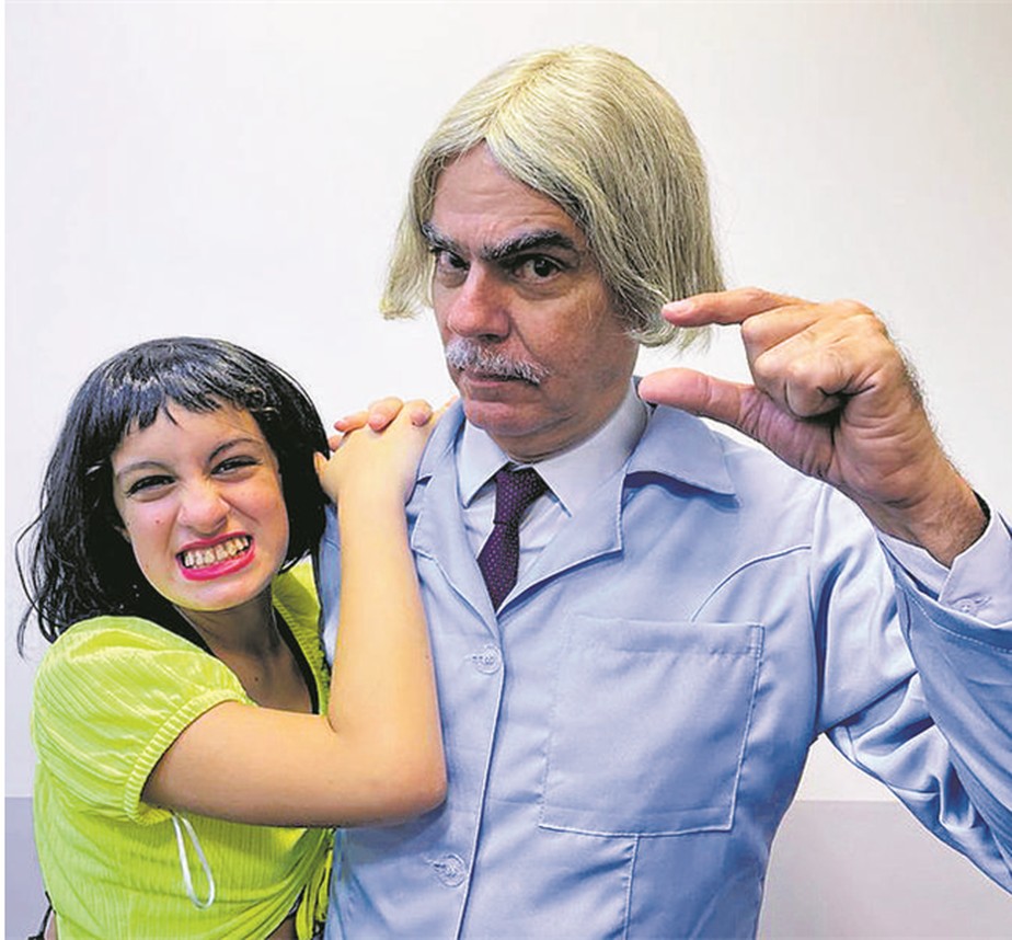 Nizo Neto com a filha Sofia durante os ensaios para o espetáculo “Escolinhazinha do Professor Raimundo”