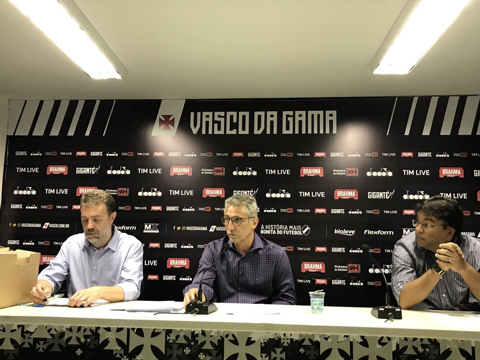 João Marcos Amorim, Alexandre Campello e Adriano Mendes cuidam da reestruturação financeira do Vasco — Foto: Leonardo Achão