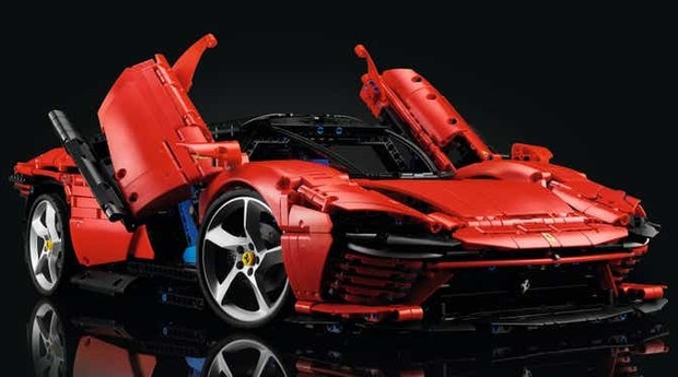 O modelo reproduz em detalhes o Ferrari Daytona SP3 (Foto: Divulgação)