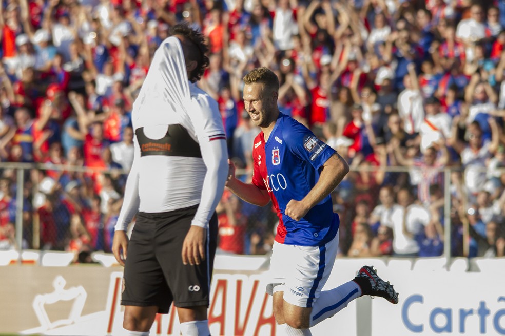 Com Givanildo Oliveira e Martelotte, foram 20 jogos seguidos sem vencer (Foto: GUILHERME ARTIGAS (Estadão conteúdo))