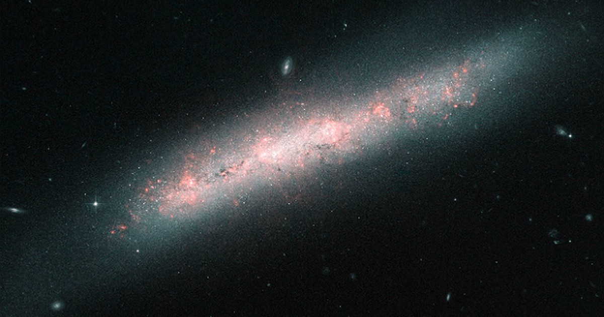 G1 - Hubble registra 'berçário' de estrelas a 50 milhões de anos-luz da ...