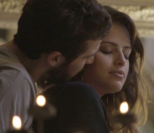 Giovanni e Camila se entregam à paixão (Foto: TV Globo)