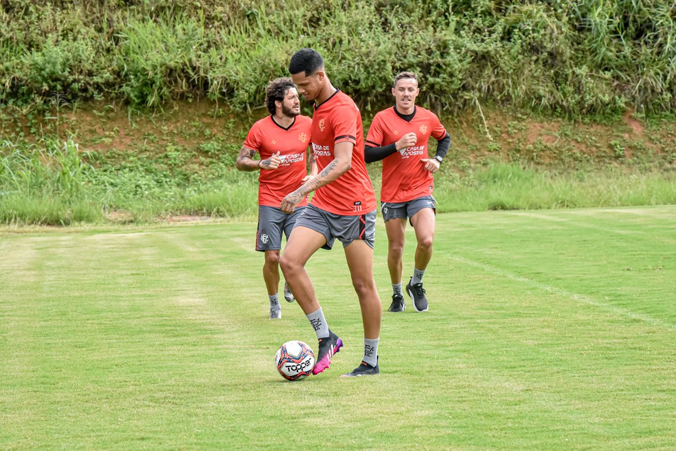 Samuel Granada em treino do Vitória — Foto: Pietro Carpi/EC Vitória