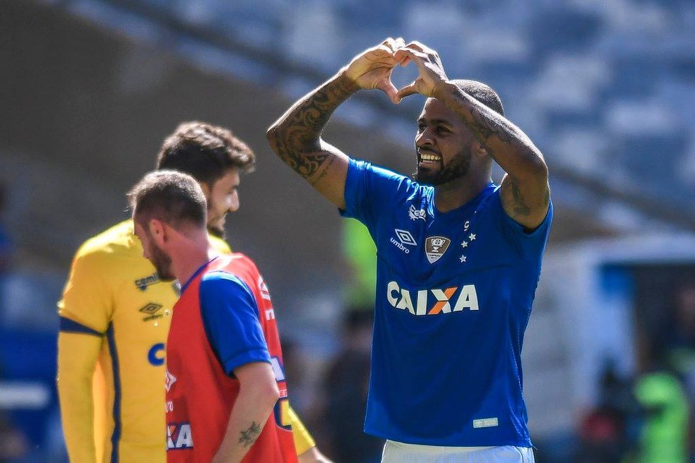 Dedé é um dos símbolos defensivos do Cruzeiro (Foto: Agencia i7)