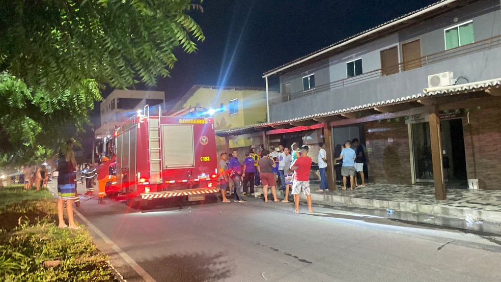 Incêndio destrói lanchonete na Grande Natal — Foto: Francielly Medeiros/Inter TV Cabugi