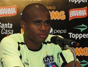 Eron, lateral do Atlético-MG (Foto: Fernando Martins/Globoesporte.com)