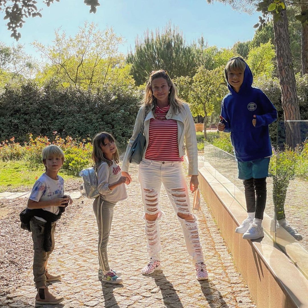 Luana Piovani ao lado dos filhos Bem, Liz e Dom (Foto: Reprodução / Instagram)