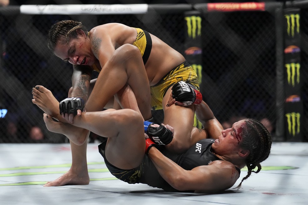 Julianna Peña Amanda Nunes UFC 277 — Foto: Getty Images