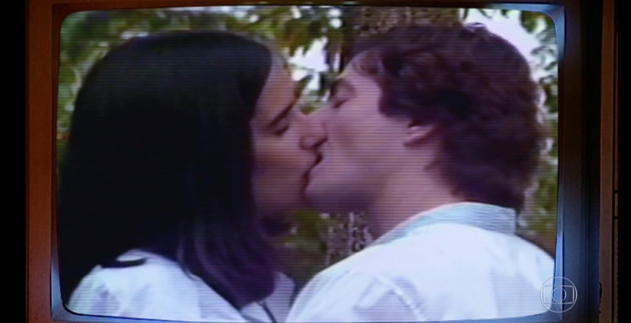 Cena de beijo entre os personagens de Gloria Pires e Fábio Jr. na novela Louco Amor (Globo, 1983) (Foto: TV Globo)
