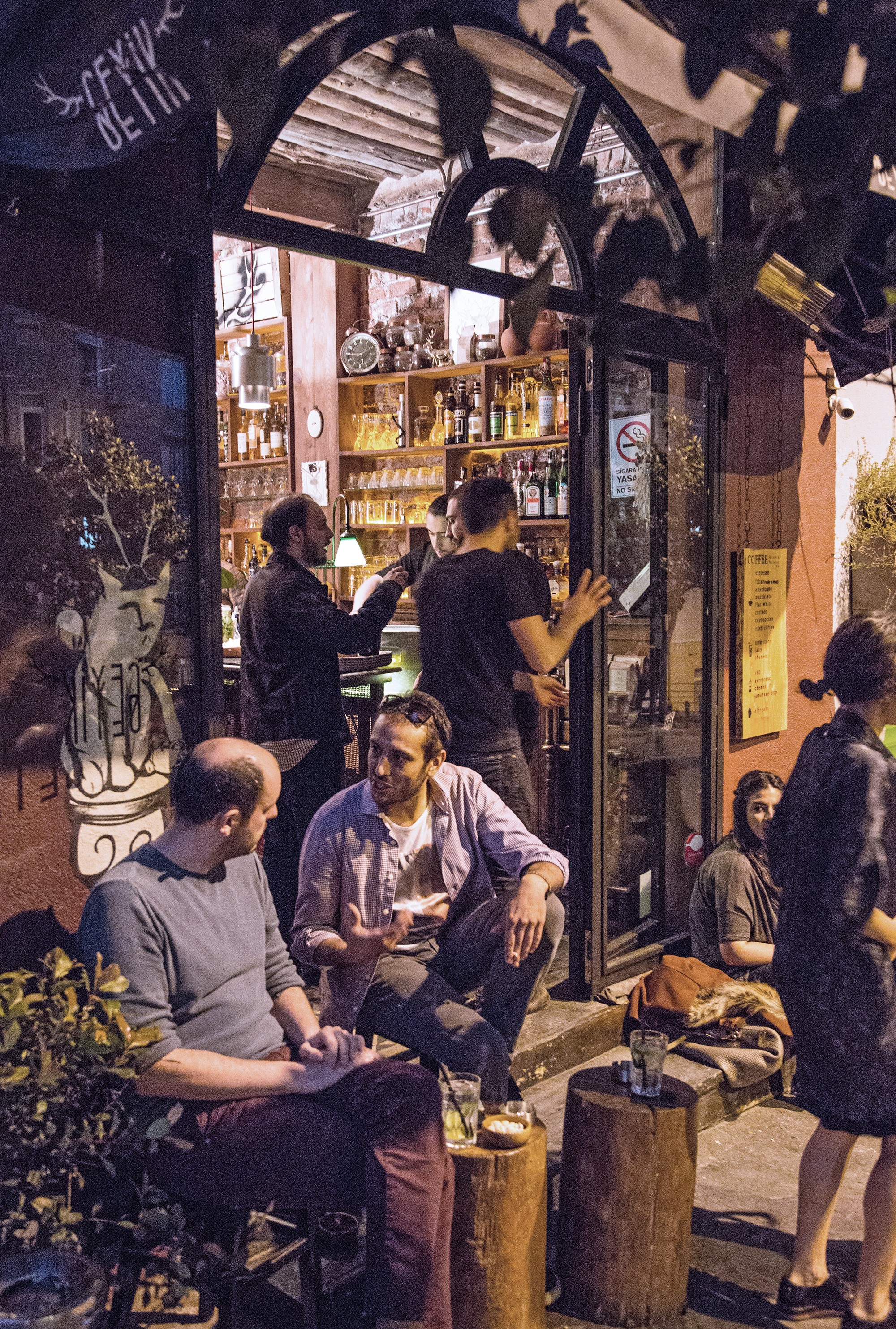 Banho de sabor turco: o agito do bar Geyik.  (Foto: divulgação)