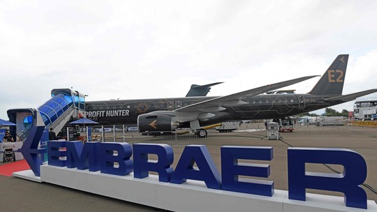 Brasil negocia venda de aviões da Embraer para chineses; negócio pode sair durante visita de Lula a Pequim