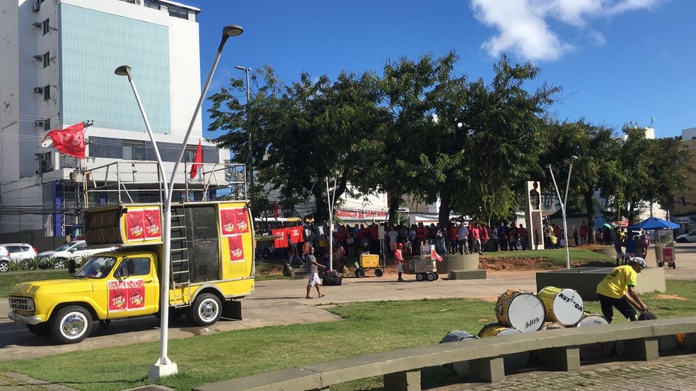 Ato em apoio a Lula é realizado em Salvador (Foto: Alan Tiago Alves/G1 Bahia)