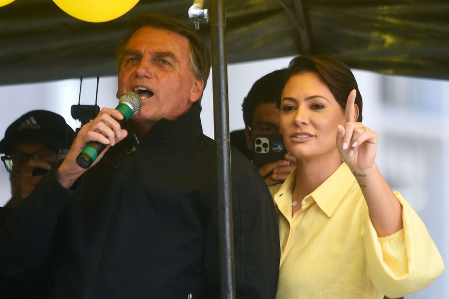 Michelle Bolsonaro com o ex-presidente em Juiz de Fora