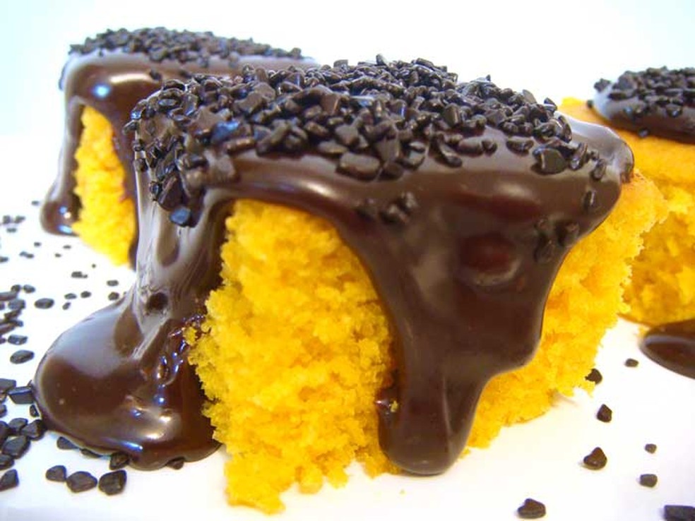 Bolo De Cenoura Hummm Com Cobertura De Chocolate