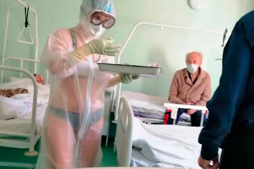 Enfermeira russa usa apenas lingerie em hospital (Foto: Reprodução)