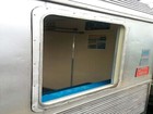 Trens da Supervia têm janelas arrancadas por vândalos no Rio