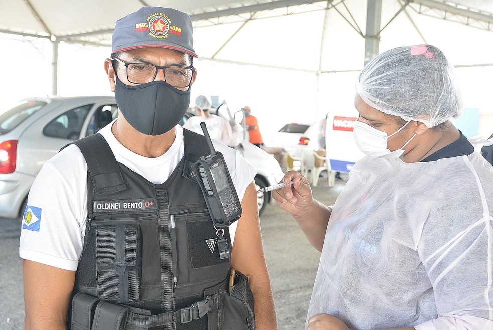Profissionais das Forças de Segurança recebem vacina contra a Covid-19 em Várzea Grande — Foto: Prefeitura de Várzea Grande