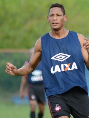 Marcão, atacante do Atlético-PR, no treino (Foto: Site oficial do Atlético-PR/Gustavo Oliveira)