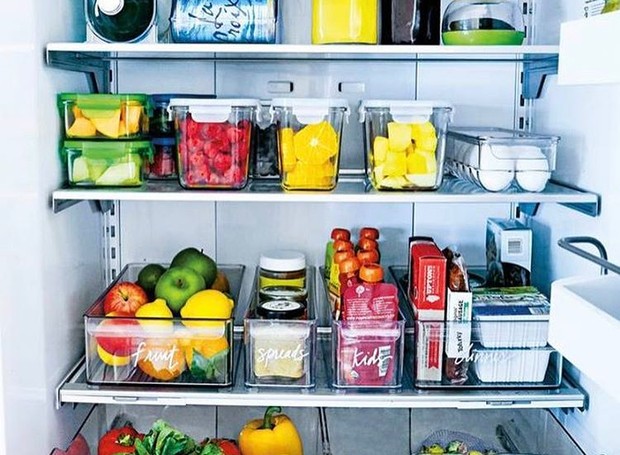 Cada coisa no seu lugar: para ter uma geladeira organizada é preciso aproveitar o espaço da melhor maneira possível (Foto: Pinterest/ Reprodução)