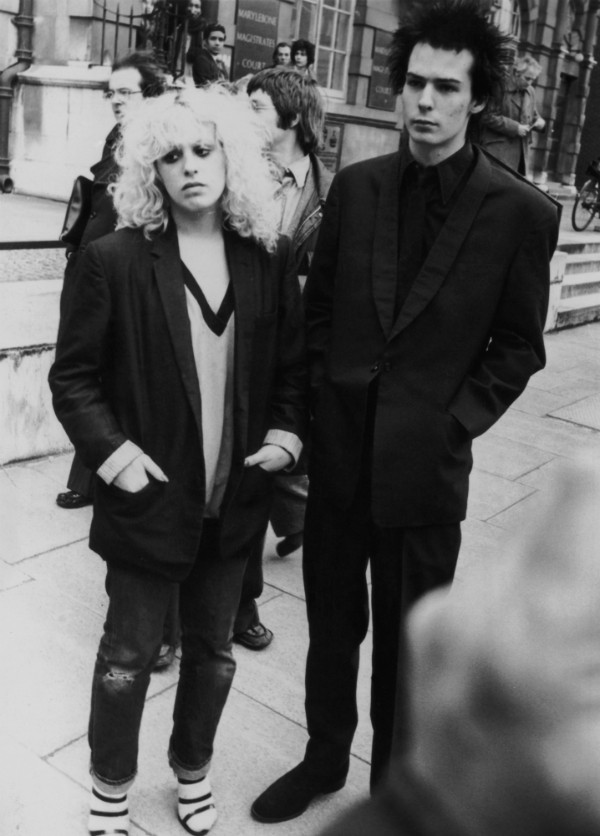 O baixista punk do Sex Pistols morreu em 1979 após uma overdose de heroína. A pessoa responsável pela venda da droga? Era a mãe do músico. (Foto: Getty Images)