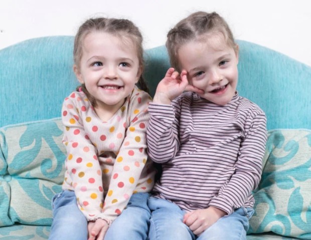 Rey e Joanie Layton, 4 anos (Foto: Mercury Press)