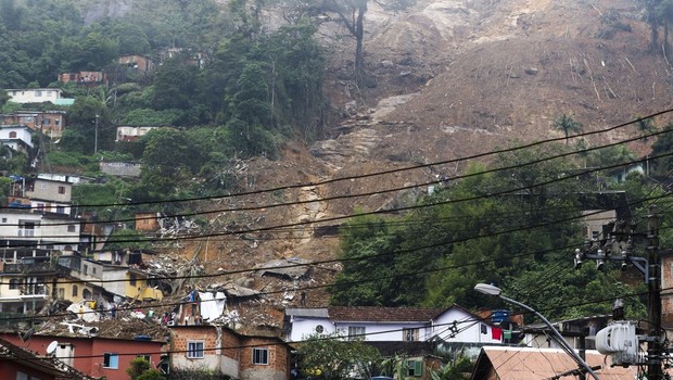 Chuvas em Petrópolis causaram deslizamentos de terra (Foto: Tania Rego/Agência Brasil)