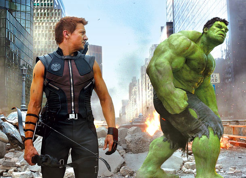 Jeremy Renner e Mark Ruffalo em cena de Vingadores (2012) — Foto: Reprodução