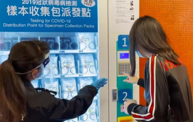 Em Hong Kong, teste da Covid-19 são fornecidos de graça em estações de metrô (Foto: Reprodução)