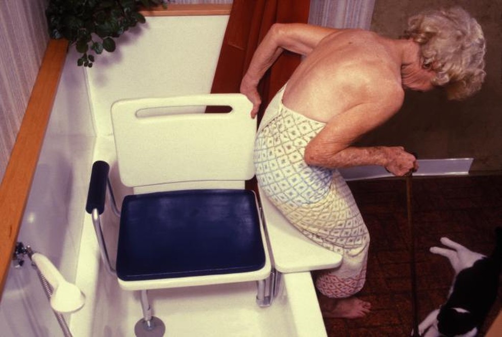 Adaptação de banheiro: reformas podem garantir segurança para o idoso em casa — Foto: https://commons.wikimedia.org/w/index.php?curid=6792311