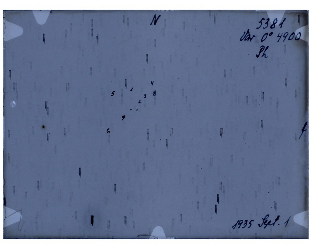 Imagem direta com 24 exposições de 6 e 14 minutos do campo estelar variável BD+00 4900 (CY Aqr) obtida por Rolf Müller em 1 de setembro de 1935 com o telescópio Zeiss-Triplet de 15 cm. (Foto: Reprodução/APPLAUSE)