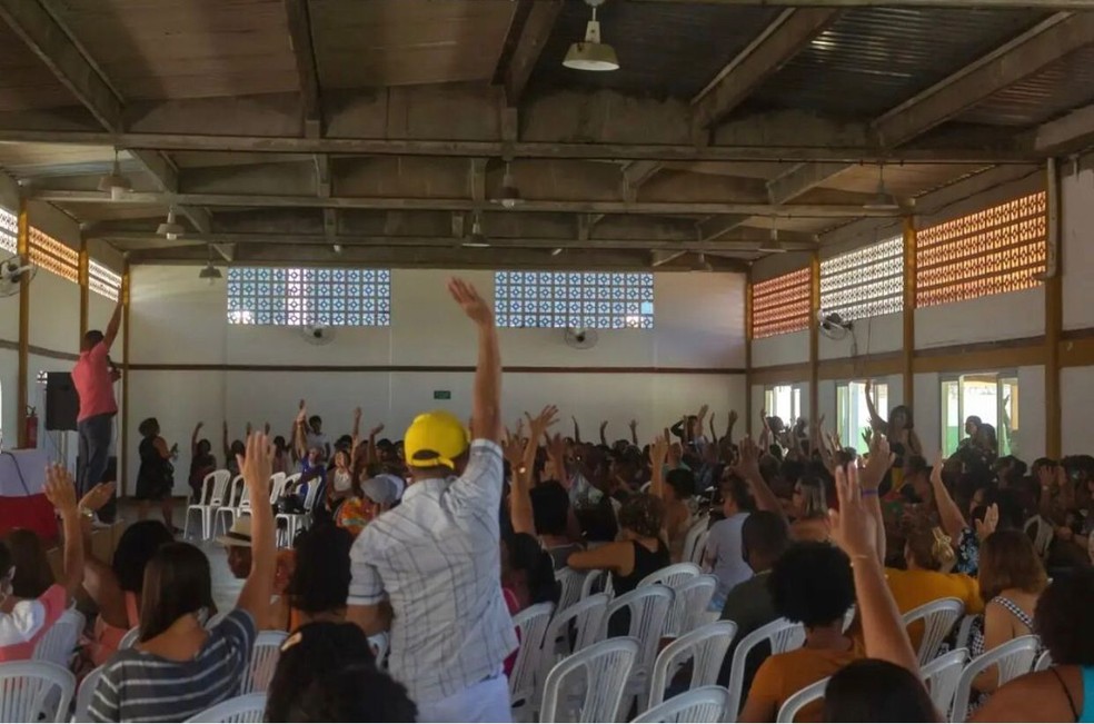 Trabalhadores da rede municipal de educa&ccedil;&atilde;o de Lauro de Freitas paralisam atividades por 72 horas &mdash; Foto: ASPROLF SINDICATO