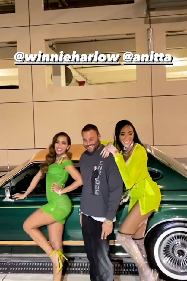 Em Miami, Anitta e Winnie Harlow protagonizam cliques em passeio de carro (Foto: Reprodução/Instagram)