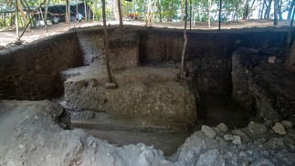 Novo projeto de escavação começou em junho do ano passado em um esforço para entender mais sobre o posto avançado de Tayasal — Foto: Carlos Alonzo / AFP
